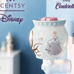 COPY - NEW Scentsy Cinderella Mini Warmer Plug-in